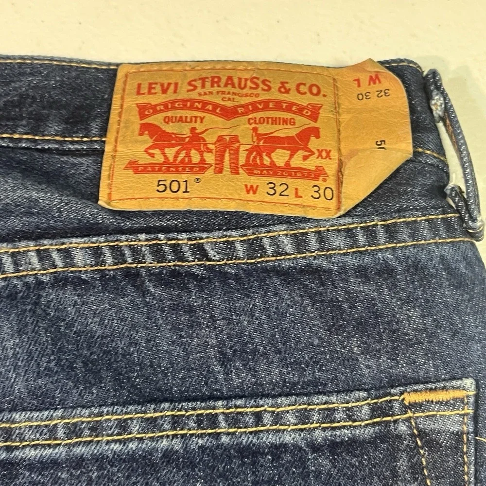 Levis 501‎ Jeans Mens 32x30 Blue Button Fly Denim Pants Classic Wash 100% Cotton